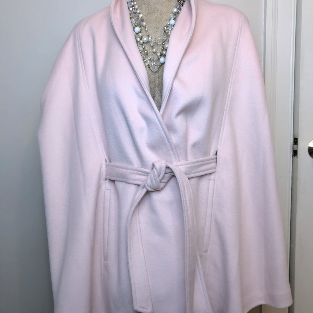 IVANK TRUMP CAPELET/PONCHO